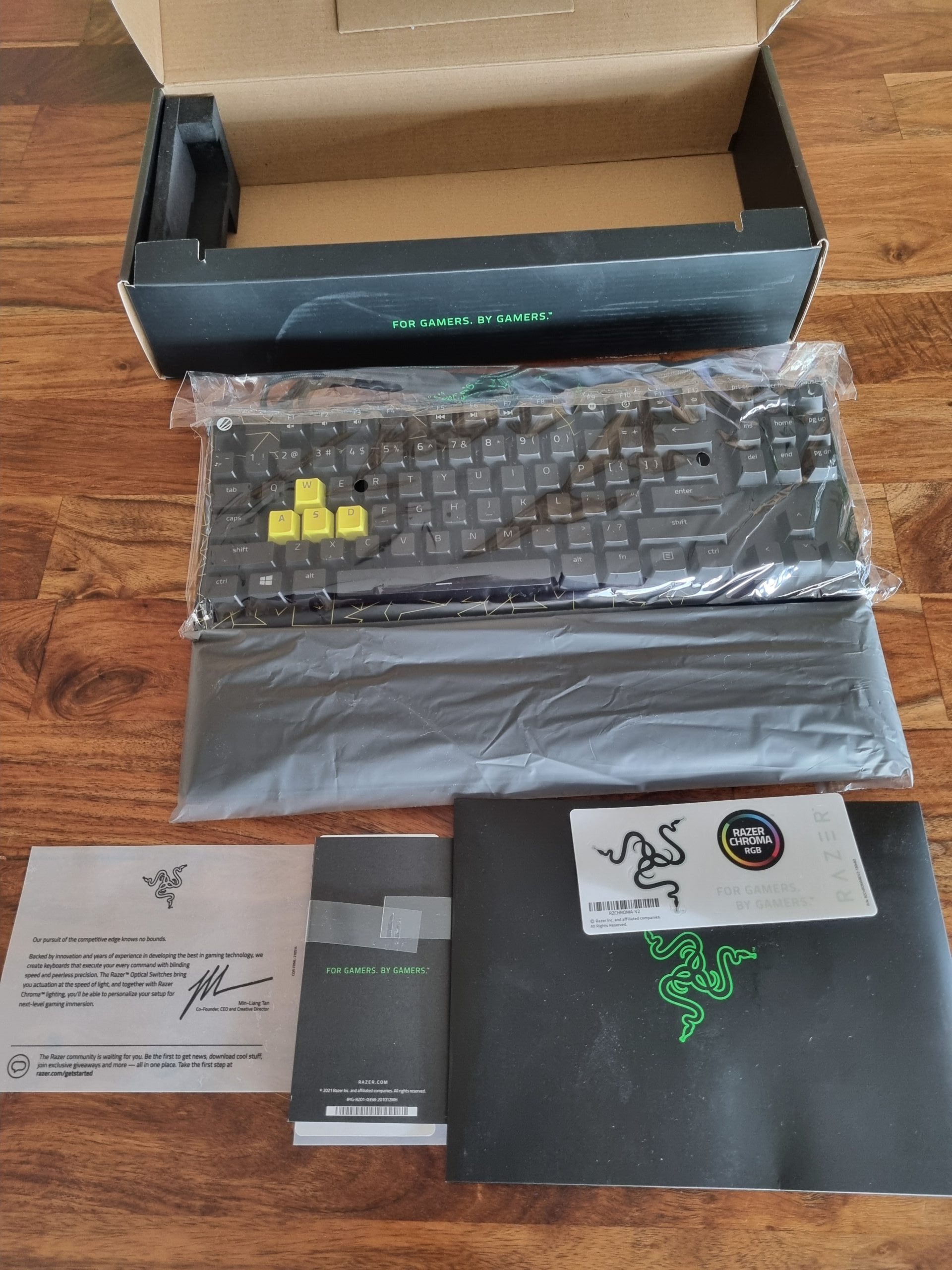 Razer Huntsman V2 Tenkeyless - Linearer optischer Switch - US - ESL Edition – Bild 3