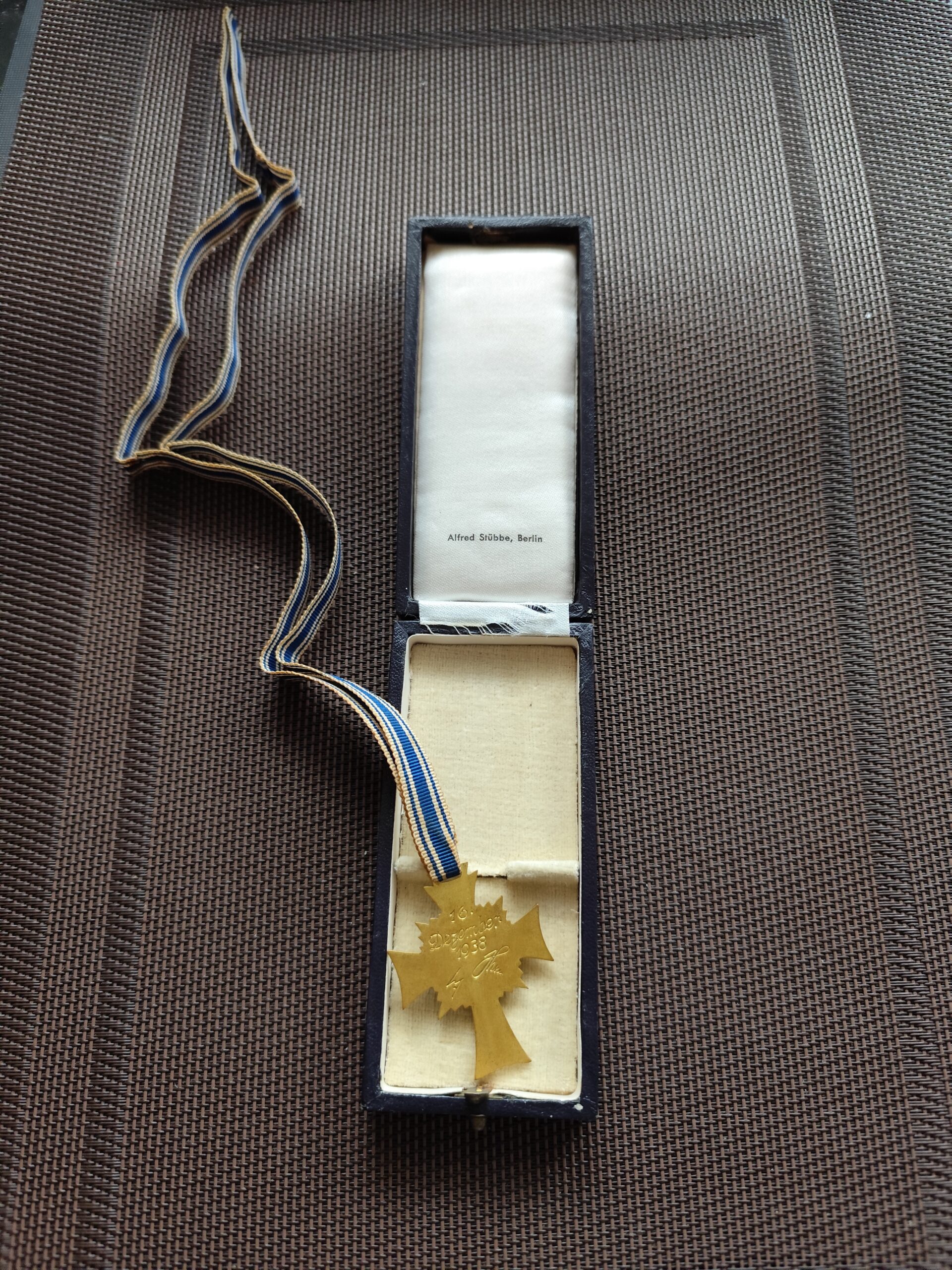 Ehrenkreuz der deutschen Mutter 3.Stufe Gold mit Etui – Bild 6