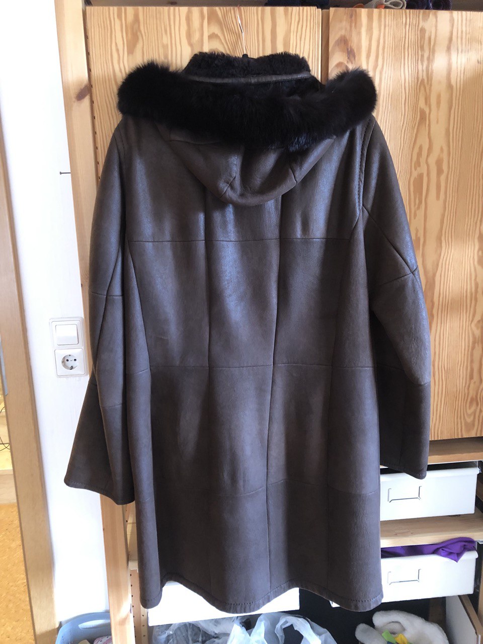 CHRIST Lammfellmantel „Corderitos“ – Größe 44 – Jacke Damen Pelzkragen Kapuze – Bild 3