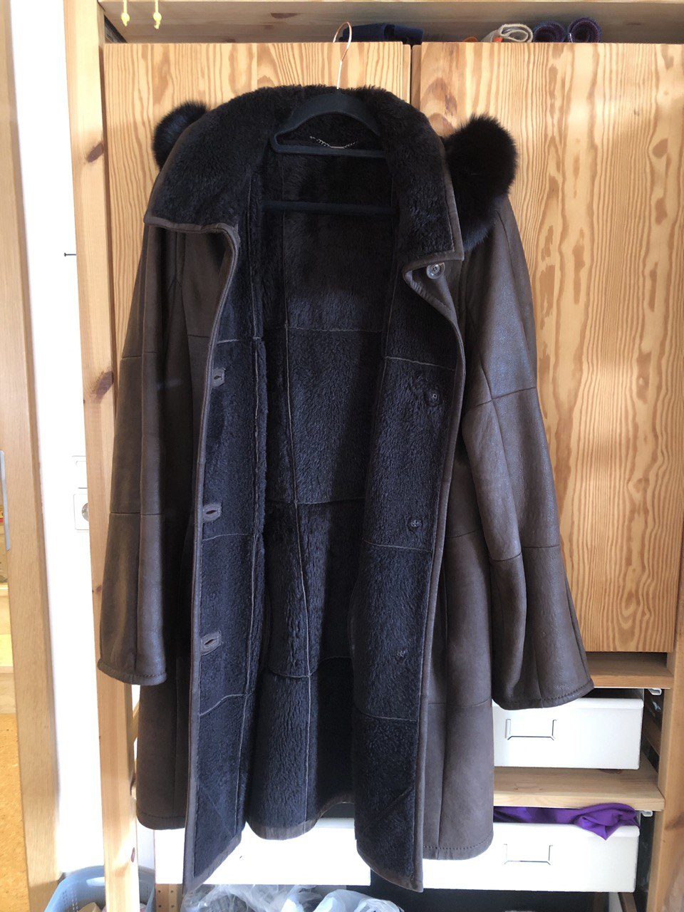 CHRIST Lammfellmantel „Corderitos“ – Größe 44 – Jacke Damen Pelzkragen Kapuze – Bild 2