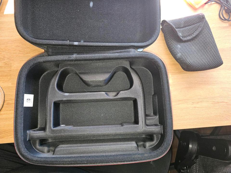 Nintendo Switch inkl. Zubehör und Tasche – Bild 2