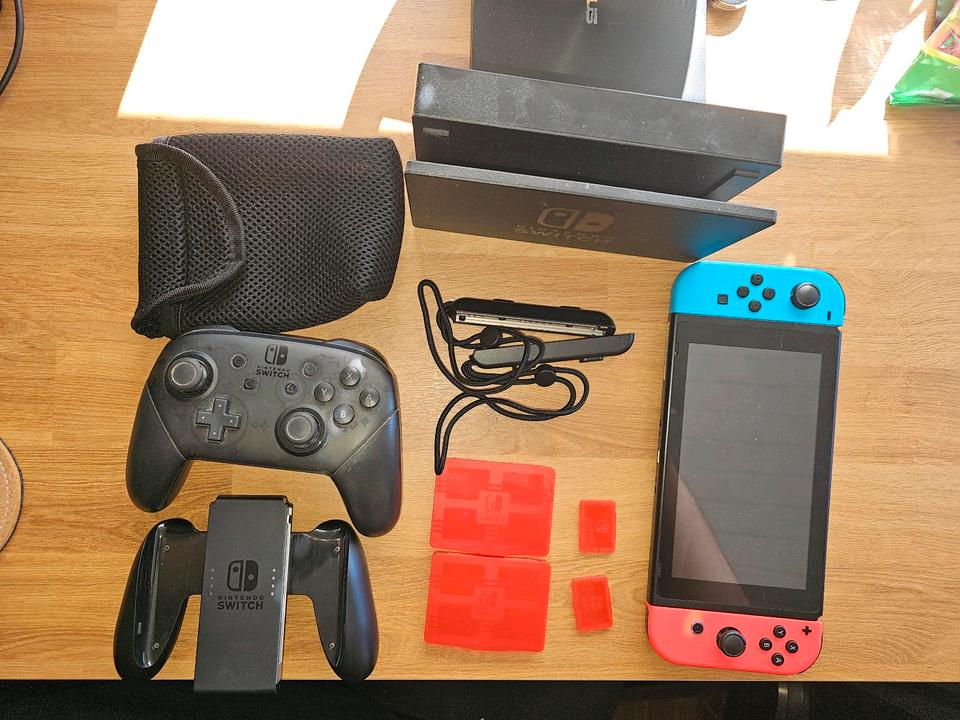 Nintendo Switch inkl. Zubehör und Tasche – Bild 4